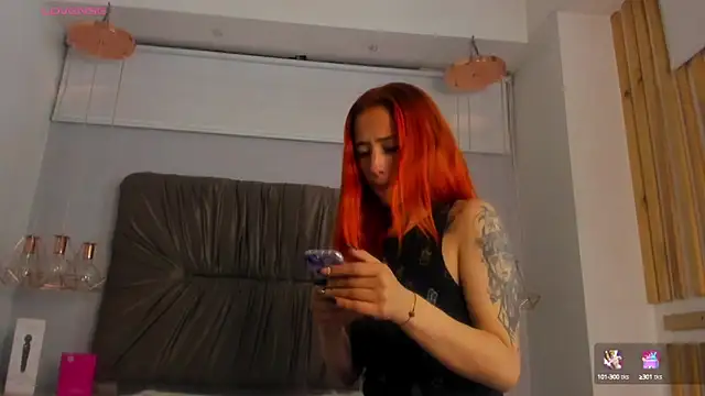 zoe taylorr1 online show from September 23, 3:37 am