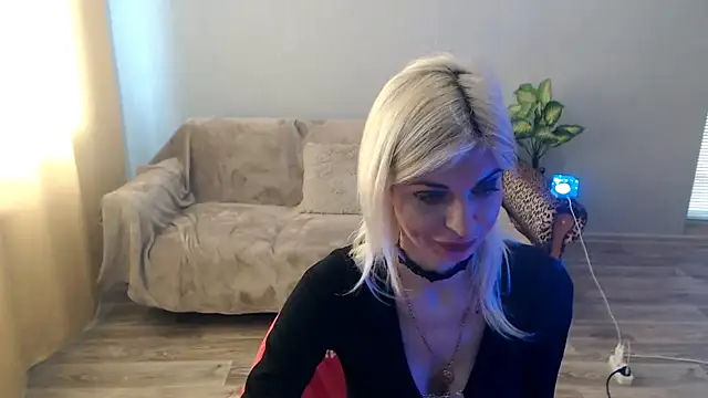 SexyBeatriice online show from March 31, 9:20 am