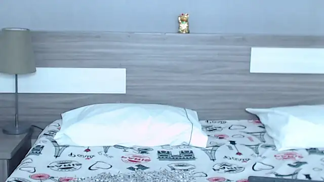 Liiamthompson online show from October 5, 1:05 pm