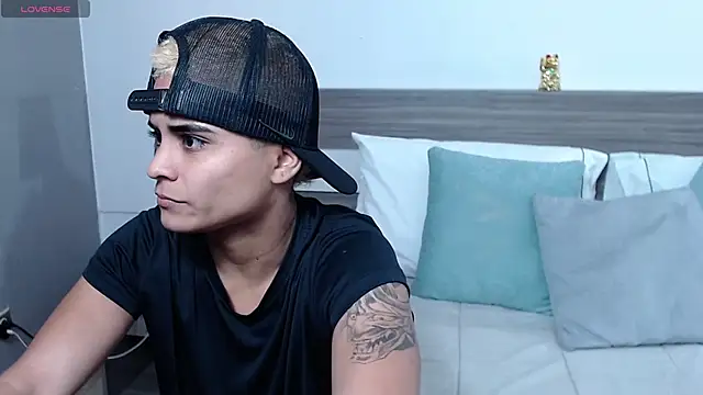 Liiamthompson online show from February 17, 7:02 pm