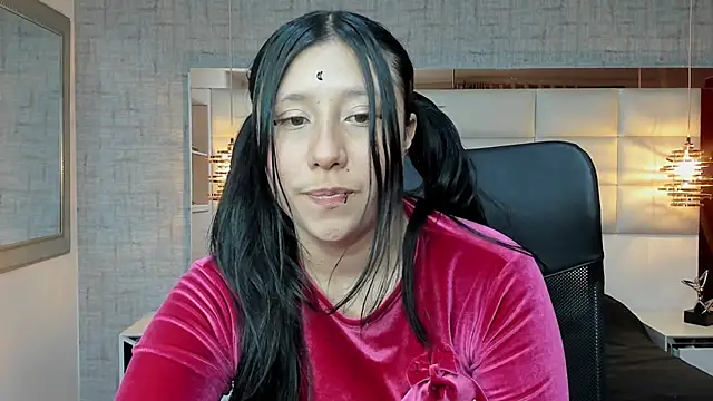 Nohemi louse online show from October 6, 7:07 pm