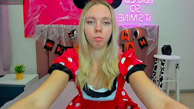 TessaAdorable online show from October 24, 1:34 am