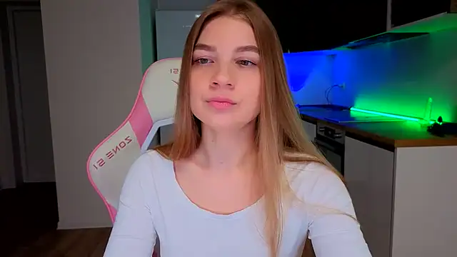 Enjoy everymoment  online show from April 1, 8:50 pm