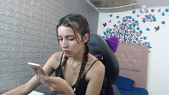 Snapshot of AngelaTurizo chatting on October 31, 11:31 pm AngelaTurizo online show from October 31, 11:31 pm