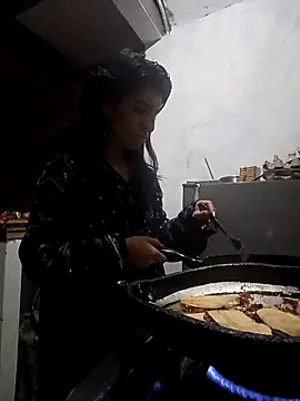 Ariell Kieran online show from October 7, 2:38 am