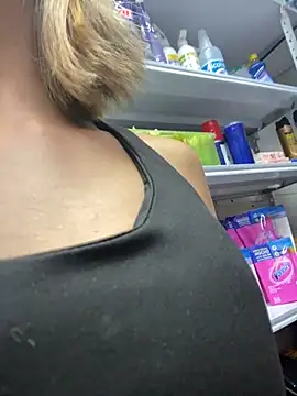 Andrea18 blonde online show from November 7, 4:45 pm