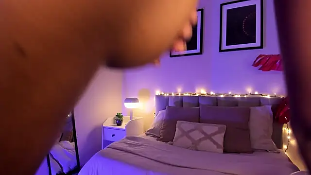 Gigi Strawberry online show from January 14, 4:39 am