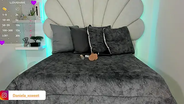 Danielaangelina online show from February 2, 4:55 am