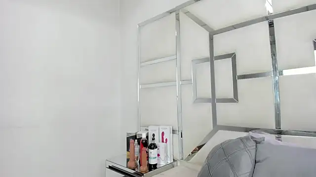 ZoeWan69 online show from March 28, 2:49 pm