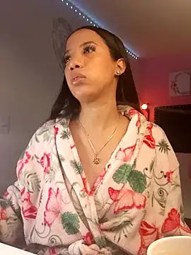 SallyWhitee online show from March 22, 4:51 am