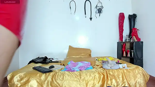 aurora cullen  online show from April 17, 11:34 am