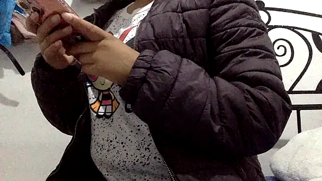 sharonlopez9611 online show from April 8, 3:30 am