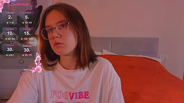 Mia Luw online show from October 17, 4:21 pm