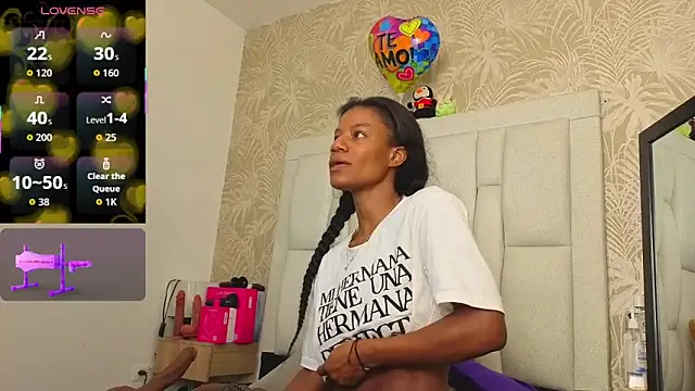 dafnnelewis online show from May 29, 11:41 am