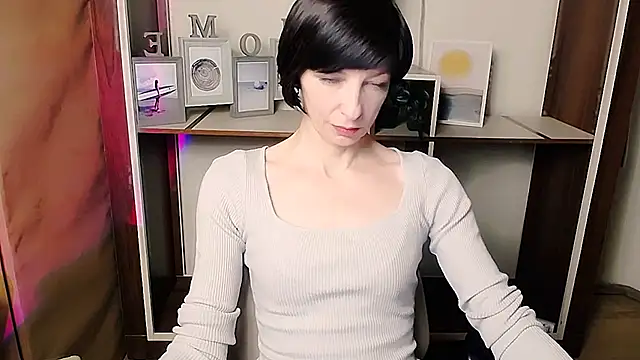  AngeliaFlow  online show from January 9, 10:41 am