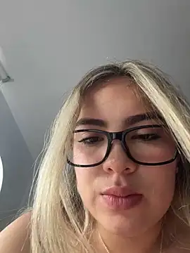 Cloee Rainbow1 online show from May 30, 1:31 pm