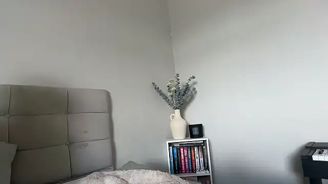 skyejde online show from March 30, 3:22 pm