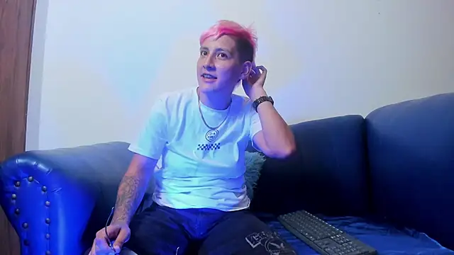 Snapshot of Brianna_Hard chatting on October 1, 4:17 am Brianna Hard online show from October 1, 4:17 am