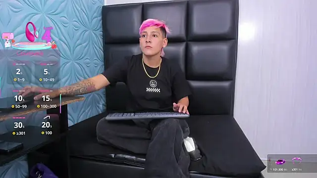 Snapshot of Brianna_Hard chatting on September 30, 3:23 am Brianna Hard online show from September 30, 3:23 am