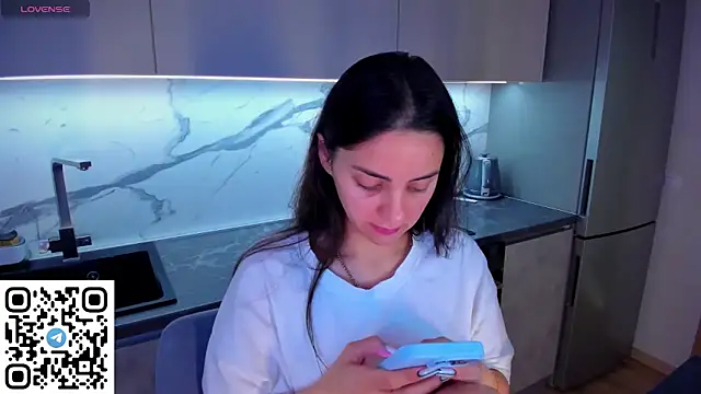 EmiliaZen online show from June 9, 1:16 am