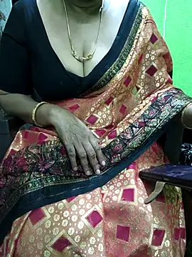 Snapshot of niiveditha chatting on October 12, 11:12 am niiveditha online show from October 12, 11:12 am