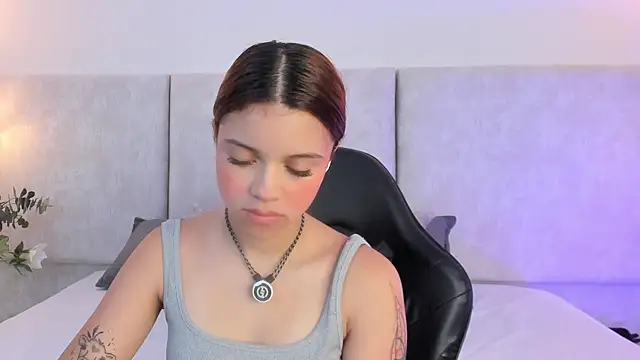 Giselle Lauren online show from December 4, 8:20 pm