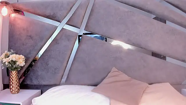 Giselle Lauren online show from October 14, 8:00 pm