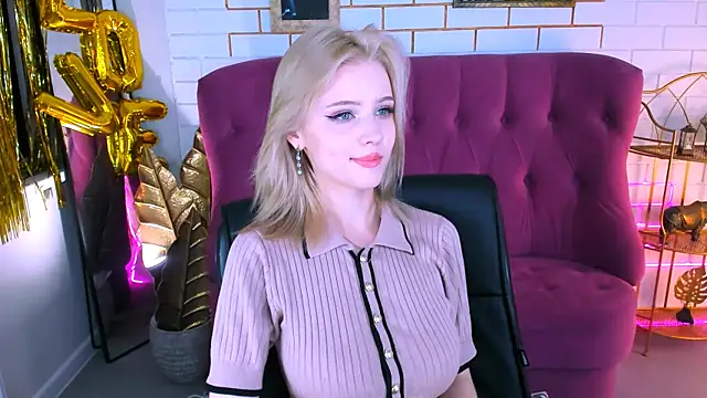 Snapshot of LeonaStane chatting on October 16, 5:15 pm LeonaStane online show from October 16, 5:15 pm