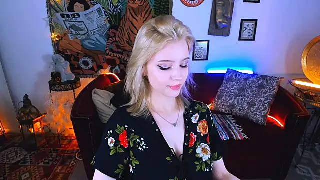 Snapshot of LeonaStane chatting on October 15, 5:04 pm LeonaStane online show from October 15, 5:04 pm