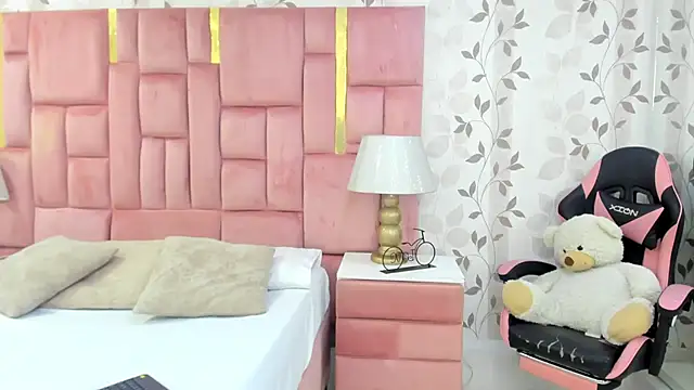 ArianaFranco online show from March 14, 8:32 pm