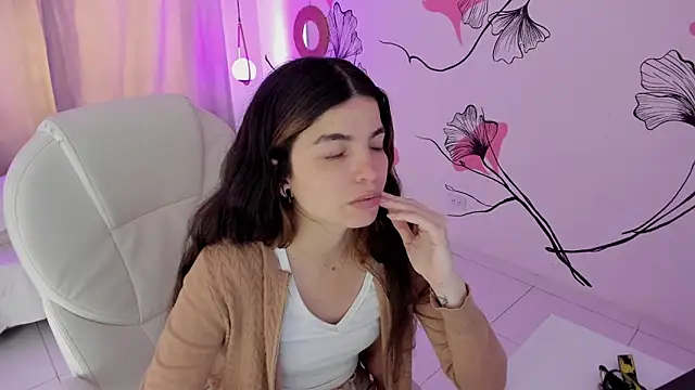 Isabela Fiorelli online show from April 17, 1:35 pm