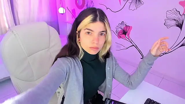 Isabela Fiorelli online show from November 29, 1:04 pm