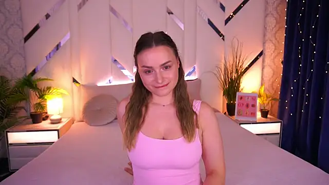 LindsieGreyy online show from February 13, 9:11 am