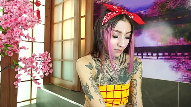 miss   angel online show from October 28, 6:13 pm