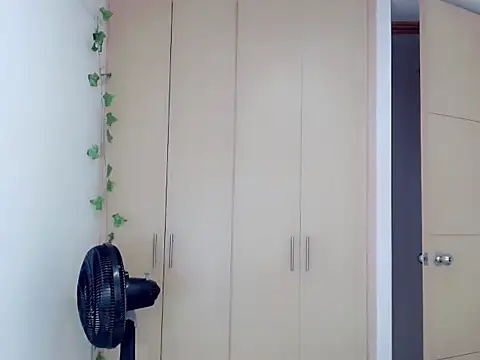 dominic 00 online show from October 7, 9:30 pm