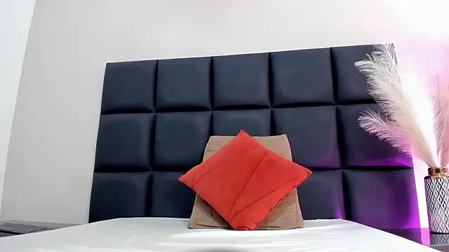 MiaHertz online show from December 1, 5:37 pm