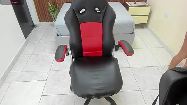 MELINAMARTINS online show from September 10, 7:47 pm