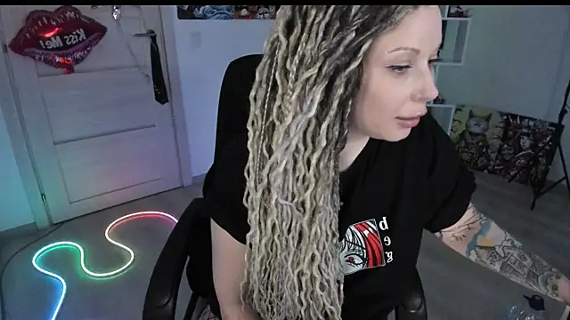 HoneySallyMoore online show from April 6, 4:46 am