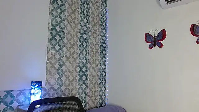 Emilybateee online show from November 15, 7:26 pm