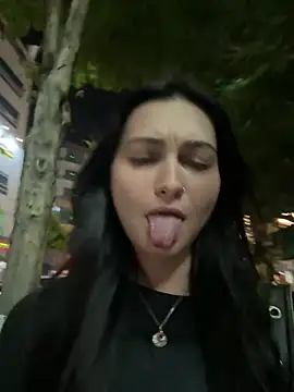 lunalovelee online show from September 18, 1:53 pm