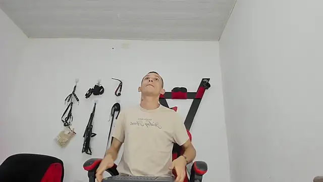 Isak Millan online show from November 14, 8:42 pm