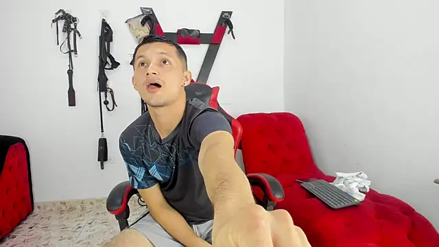 Isak Millan online show from December 3, 12:13 am