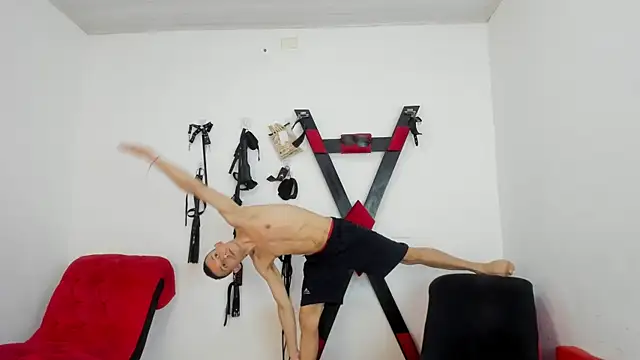 Isak Millan online show from December 4, 8:42 pm