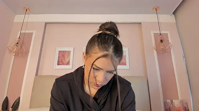 Annie rhoades online show from May 28, 1:09 pm