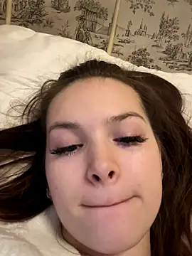 -Amora online show from November 3, 12:20 pm