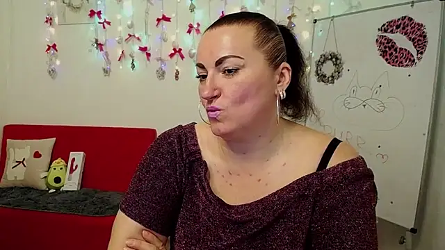 DianaMGG online show from April 2, 6:33 am