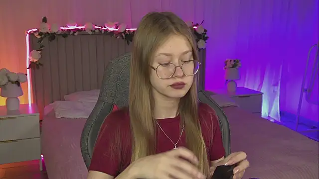 EveMundie online show from November 11, 12:35 pm