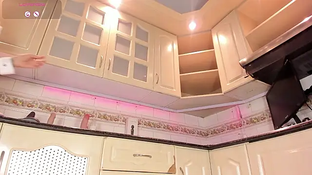 AnahisBennett online show from February 20, 6:26 am