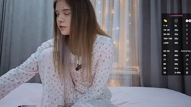 CarolinePepper online show from December 22, 3:04 pm