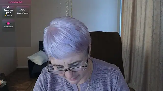 Sandra Snowflake online show from January 7, 12:30 pm